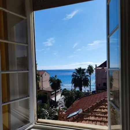 Fronte Mare, Pieno Centro! Διαμέρισμα Αλάσιο